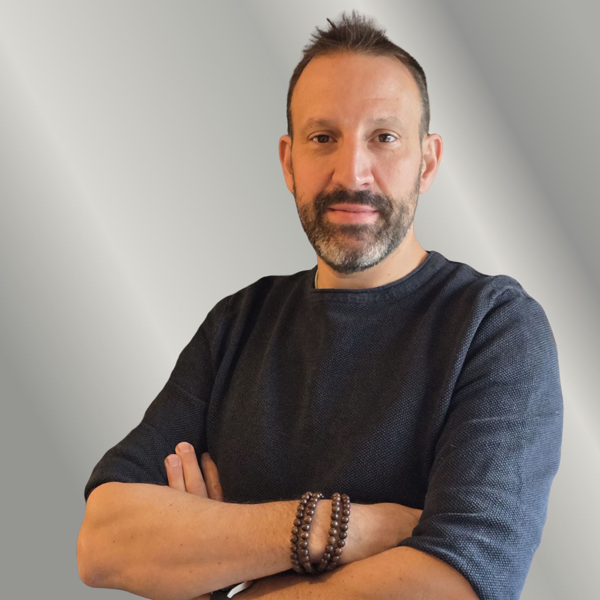 Portrait von Rifat Radjeb im Büro